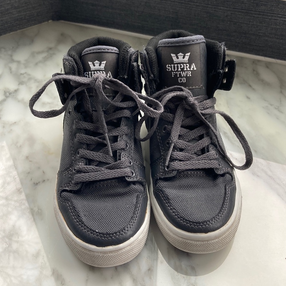 Gently worn Supra height top gray boys sneakers size 13! Worn 3 times!